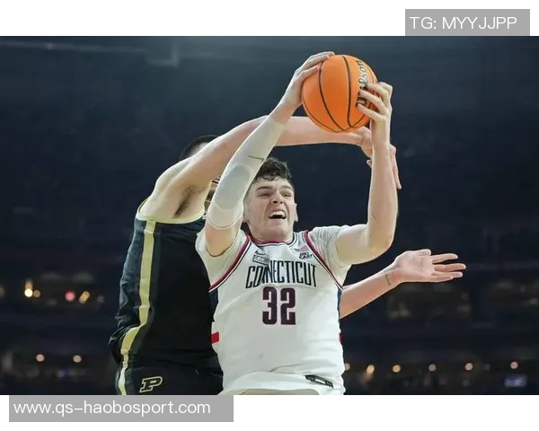 杨瀚森成为球迷唯一兴奋点明天球队或将让罗威休息调整 杨瀚森成为球迷唯一兴奋点明天球队或将让罗威休息调整