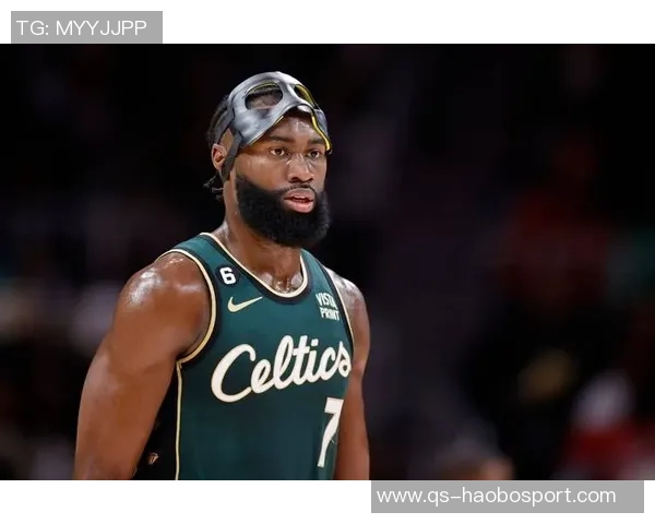 杰伦布朗强调绿军篮球精神:各司其职与热情求胜欲的完美结合 杰伦布朗强调绿军篮球精神:各司其职与热情求胜欲的完美结合