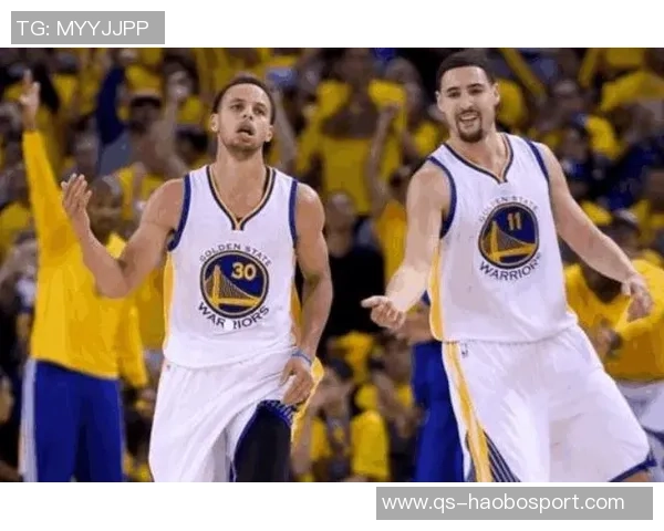 拉梅洛鲍尔第三节三分球精准发力助球队逆转拿下22分表现惊艳